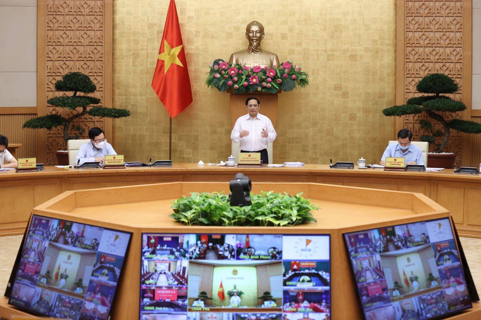 Thủ tướng yêu cầu các bộ, các ngành, địa phương bám sát, tổ chức thực hiện thật tốt các nghị quyết, kết luận của Trung ương, Quốc hội, Chính phủ. Ảnh: Nhật Bắc