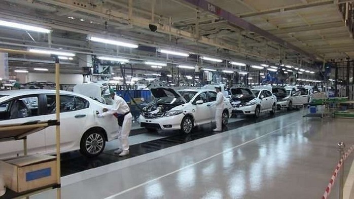 Thị trường ô tô quý I/2020: Doanh số lao dốc, xe sang đại hạ giá