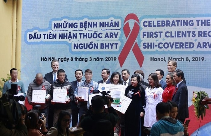 Đưa ARV vào BHYT: Để không ai bị bỏ lại phía sau