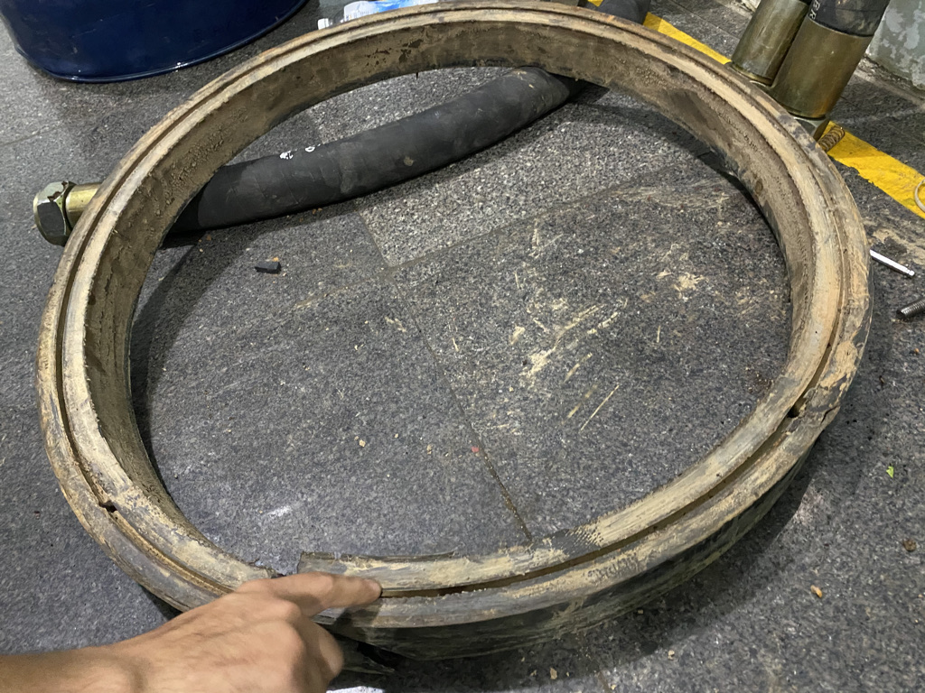 Nguyên nhân và cách khắc phục rò rỉ của gioăng chèn trục turbine thuỷ điện