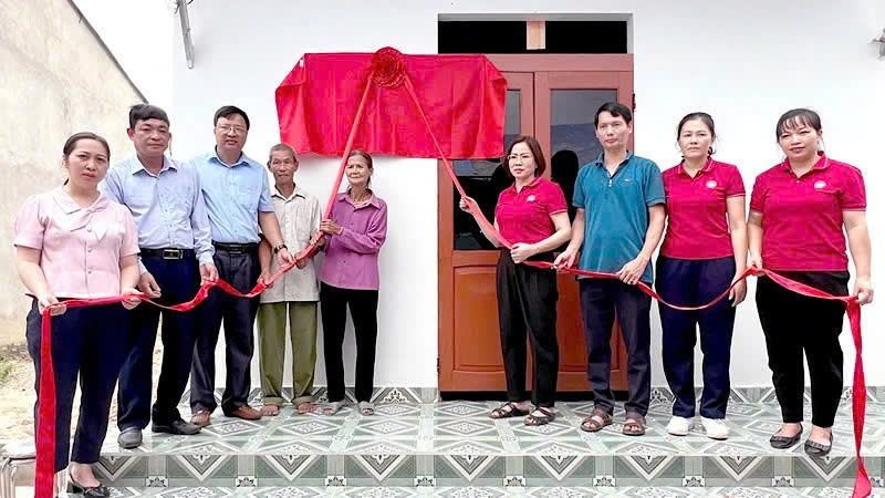 Sơn Dương đồng lòng xóa nhà tạm, kiến tạo cuộc sống mới