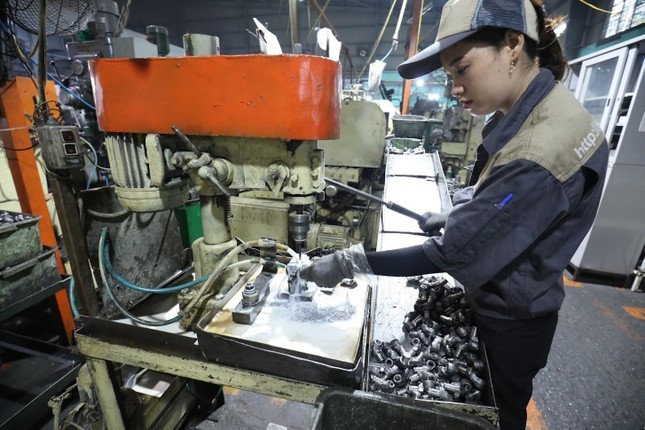 Năng suất lao động của Việt Nam đã được cải thiện, nhưng vẫn thấp