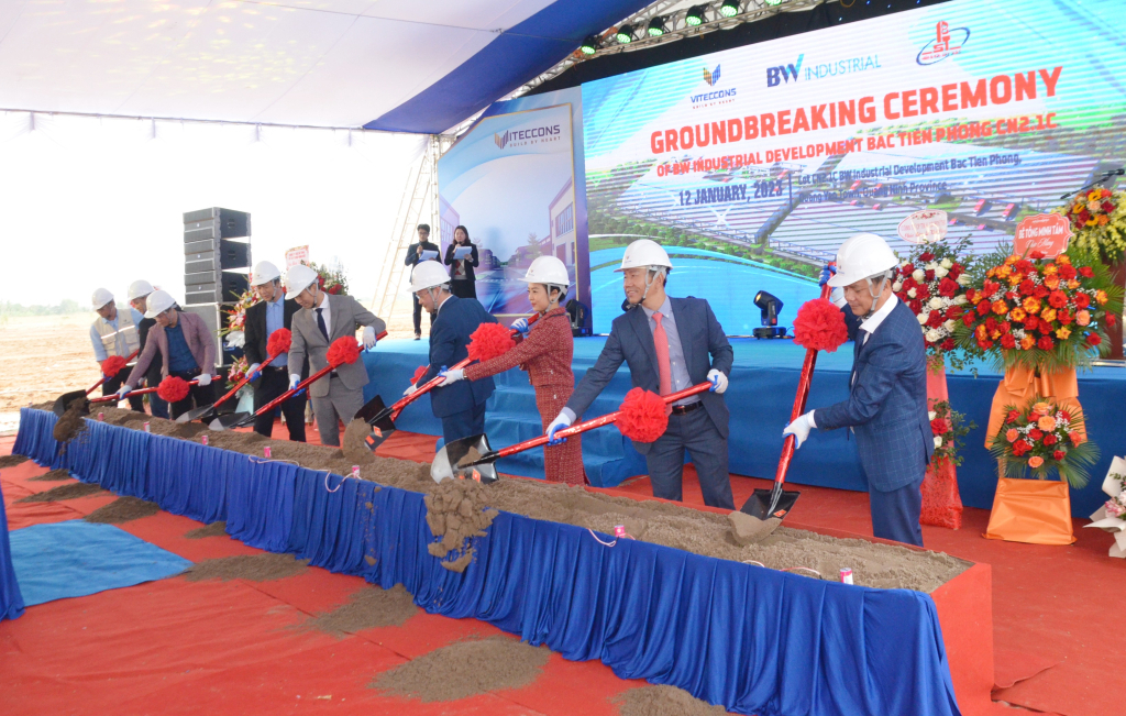 Quảng Ninh nâng mục tiêu thu hút vốn FDI cả năm 2023 lên 1,5 tỷ USD