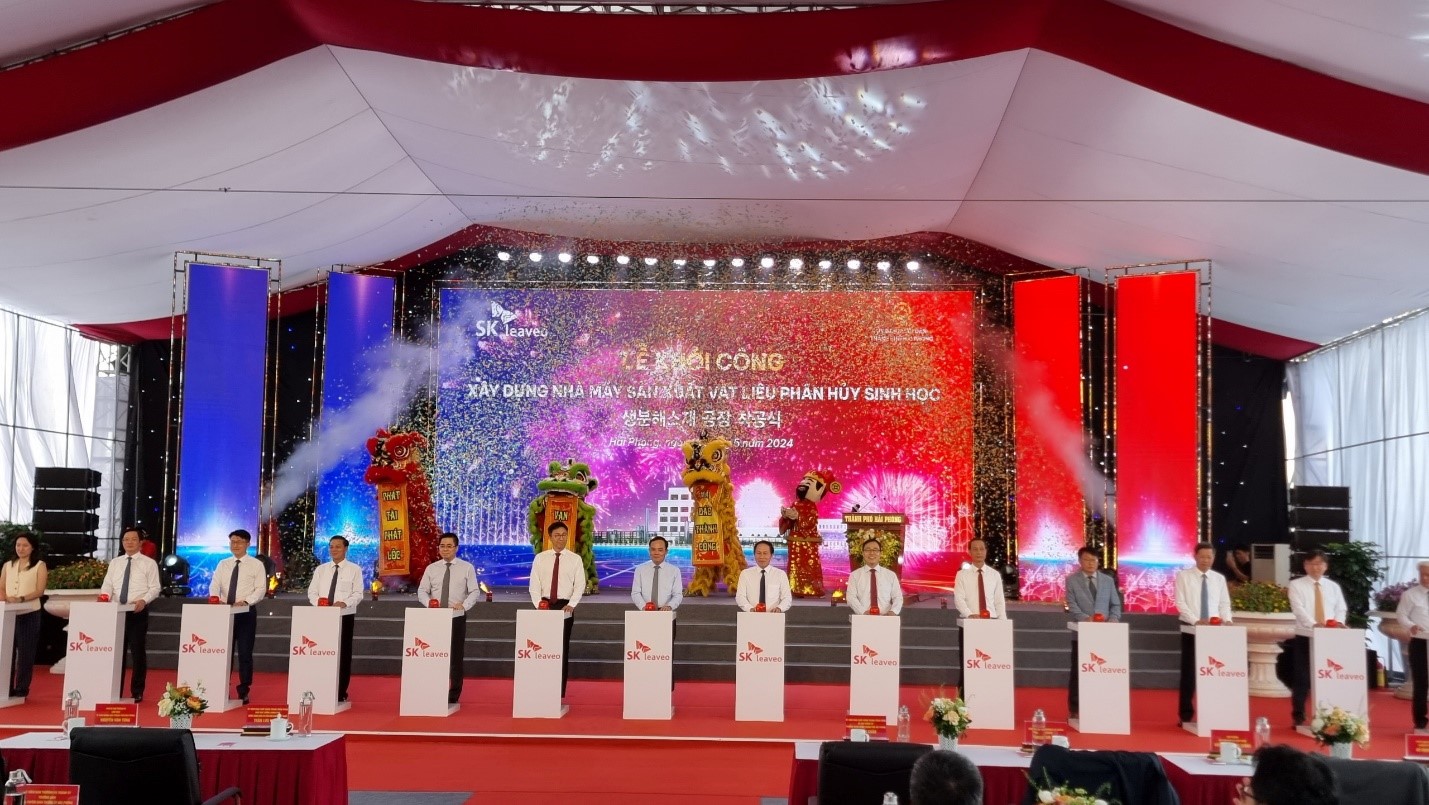 Phó Thủ tướng Trần Lưu Quang dự Lễ khởi công xây dựng Nhà máy sản xuất vật liệu phân huỷ sinh học công nghệ cao