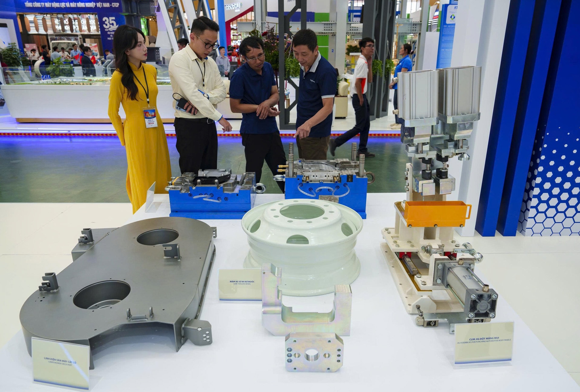 Từ toa tàu đô thị đến robot thông minh: Dấu ấn THACO tại Triển lãm 80 năm Quốc khánh