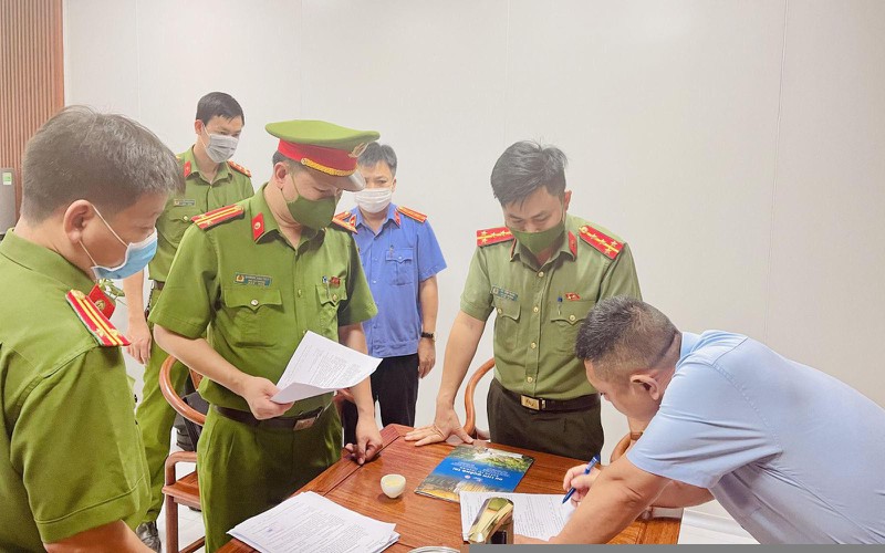 Bắt 2 chuyên gia người Trung Quốc về hành vi buôn lậu
