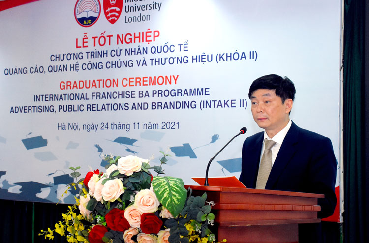 Lễ tốt nghiệp Chương trình Cử nhân quốc tế Quảng cáo, PR và Thương hiệu khóa II